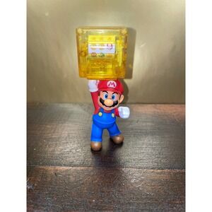 Nintendo Super Mario Bros. Figure Holding‎ Yellow Game Cube